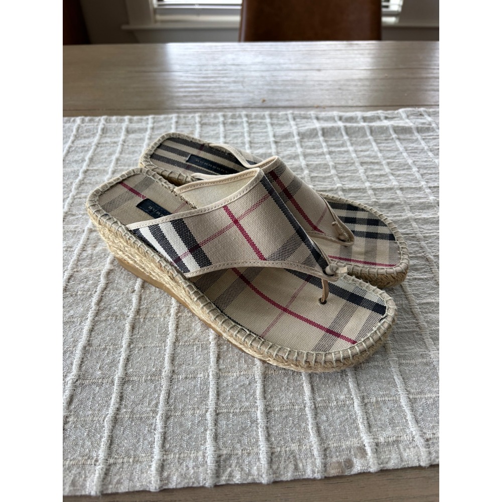 Plaid Burberry espadrille wedge sandals In beige sz 38 7.5